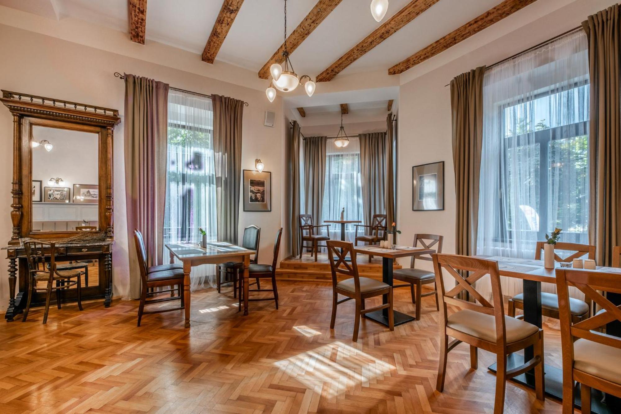 švýcarský Dům Hotel 3*